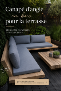 Canapé d'angle en bois sur une terrasse fleurie