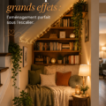 Un coin lecture confortable aménagé sous un escalier, avec des livres et un fauteuil douillet.