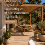 Pergola bioclimatique en bois exotique installée dans un jardin à Marseille
