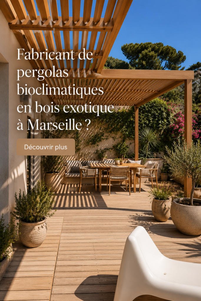 Pergola bioclimatique en bois exotique installée dans un jardin à Marseille