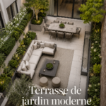 Terrasse moderne aménagée dans un jardin contemporain, offrant une ambiance chaleureuse.