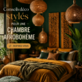 Chambre avec une décoration afrobohémienne comprenant des tissus colorés et du mobilier en bois naturel.