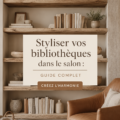 Étagères stylisées dans un salon moderne avec des livres et des objets décoratifs.