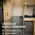 Aménagement intérieur chaleureux et pratique d'un Citroën Relay pour les voyages.