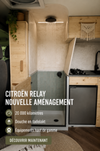 Aménagement intérieur chaleureux et pratique d'un Citroën Relay pour les voyages.