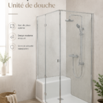 Douche compacte à la fois pratique et élégante aménagée dans une salle de bain moderne.