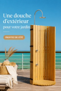 Douche d'extérieur élégante installée dans un jardin bien entretenu
