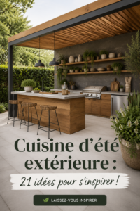 Une cuisine d'été au jardin avec un barbecue et des meubles confortables.