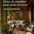 Mobilier chic et fonctionnel pour un petit balcon lumineux.