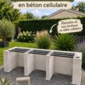 Barbecue en béton dans un jardin bien aménagé