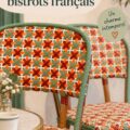 Chaises de bistrot en bois dans un intérieur cosy et charmant