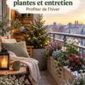Un balcon aménagé avec des plantes d'hiver et des décorations chaleureuses pour janvier.
