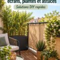 Un balcon décoré avec des plantes et des écrans pour préserver l'intimité